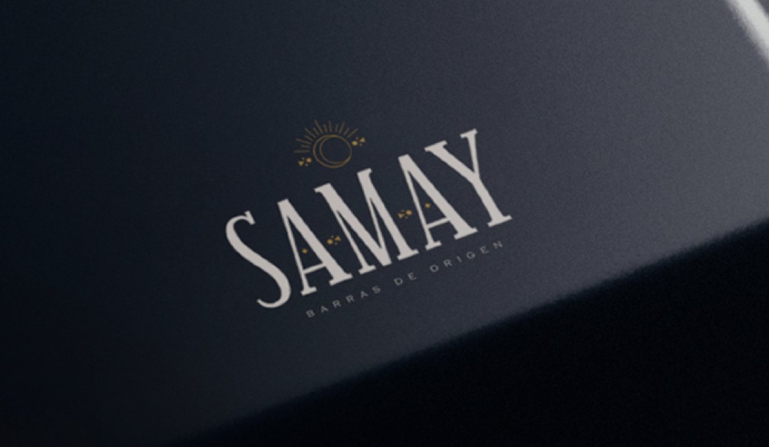 Caja con logo Samay